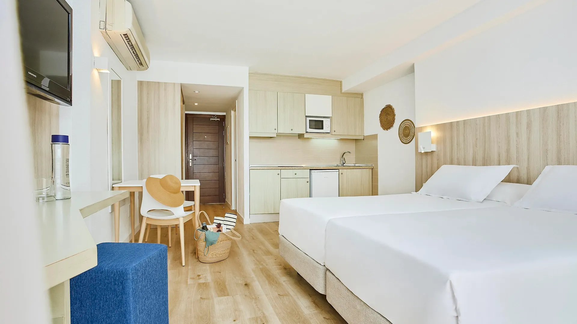 Universal Aparthotel Don Camilo Sant Elm 4*,