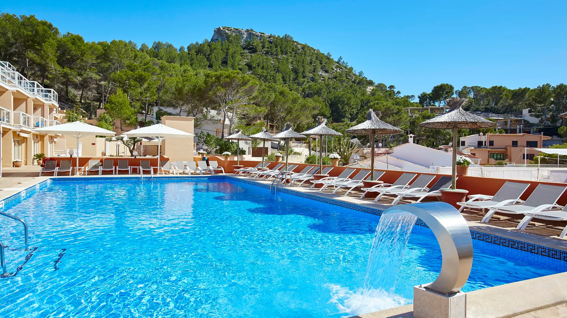 Universal Aparthotel Don Camilo Sant Elm 4*,