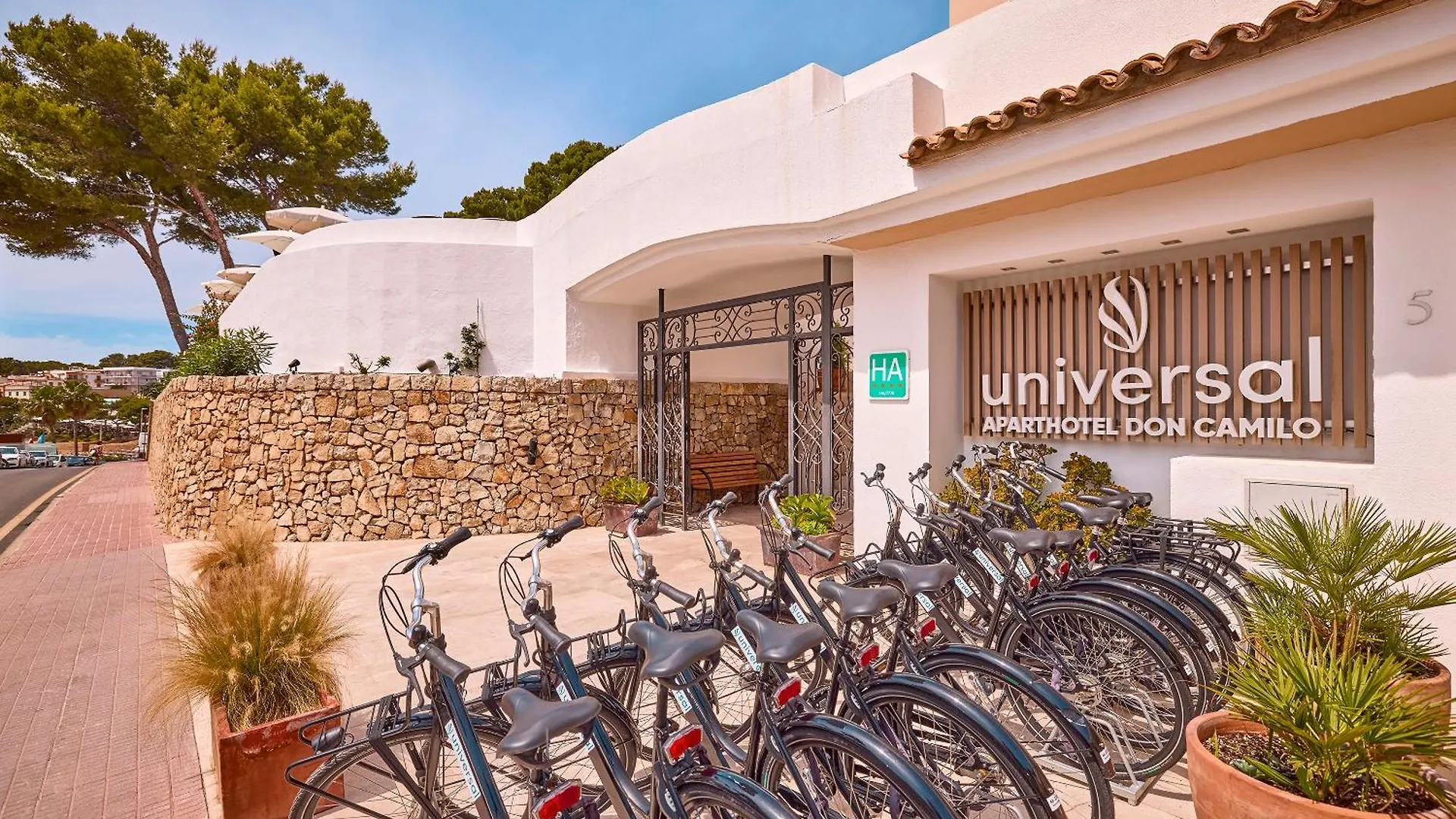 Universal Aparthotel Don Camilo Sant Elm 4*,