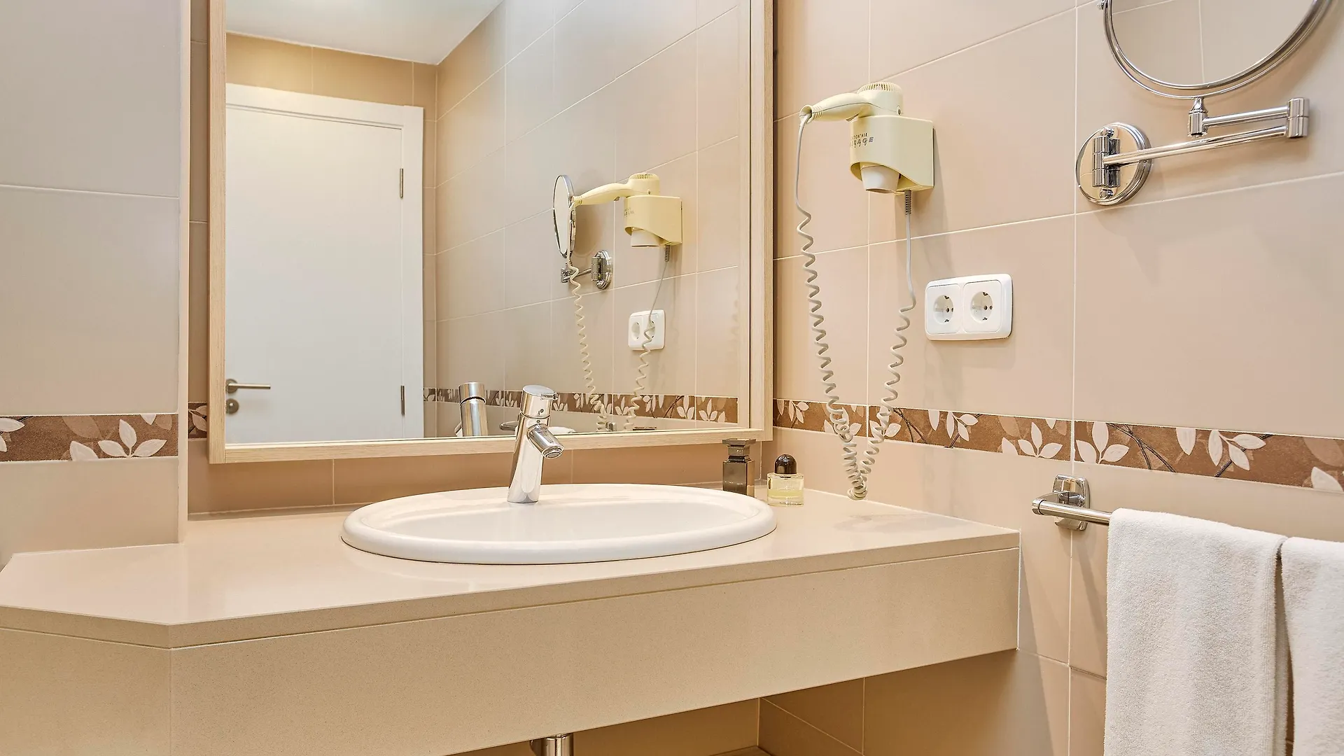 Universal Aparthotel Don Camilo Sant Elm